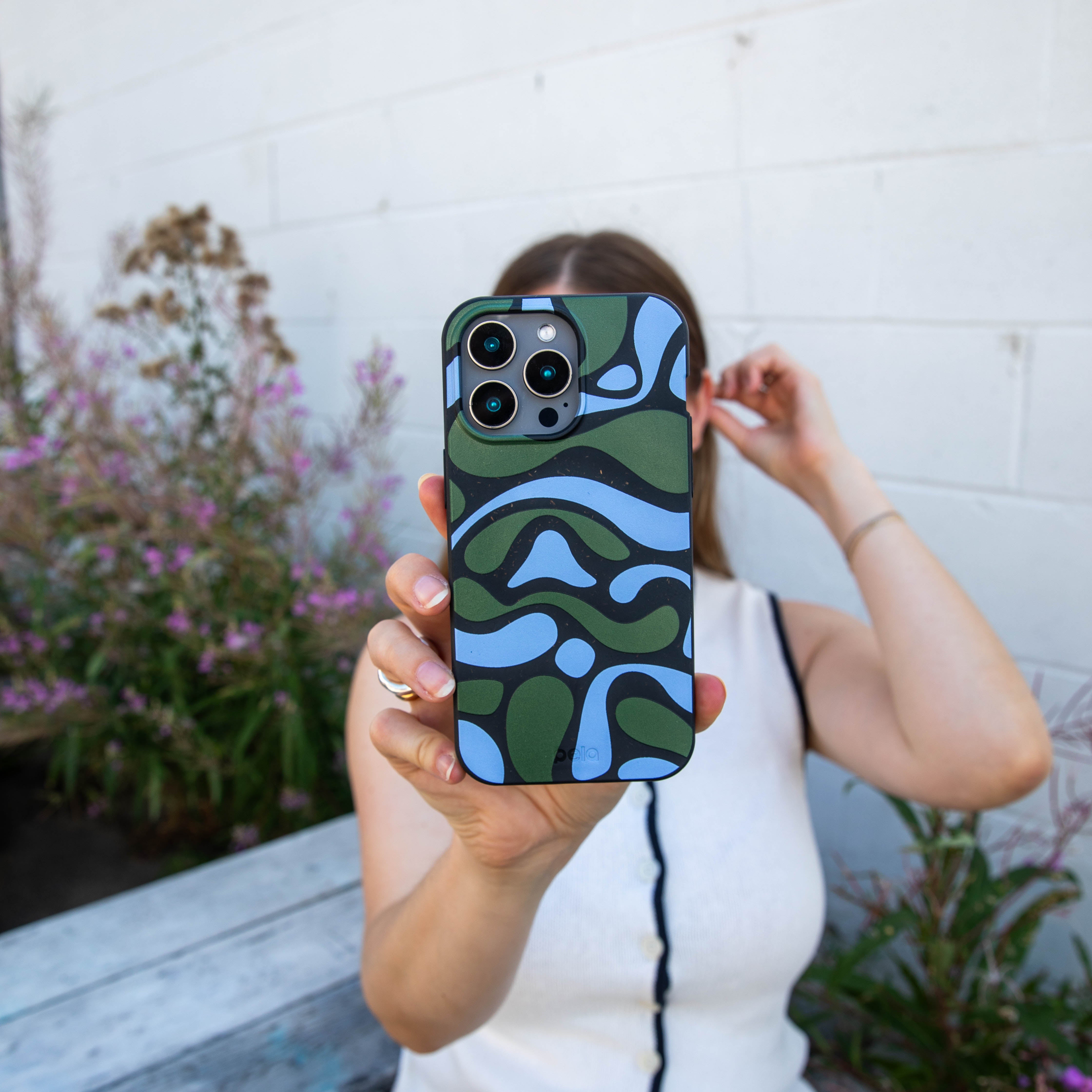 Black Curve and Flow iPhone 12 Mini Case - image 2