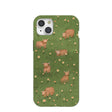 Coque iPhone 15 Plus « Vaches confortables au sol de la forêt »