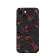 Coque iPhone 13 Mini à motif de boutons de roses séchés noirs