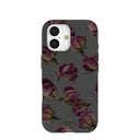 Coque iPhone 17 à motif de boutons de roses séchés noirs