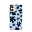 Coque iPhone 17 à motif marguerites bleu poudré