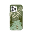 Coque iPhone 14 Pro « Pêche matinale au sol forestier »
